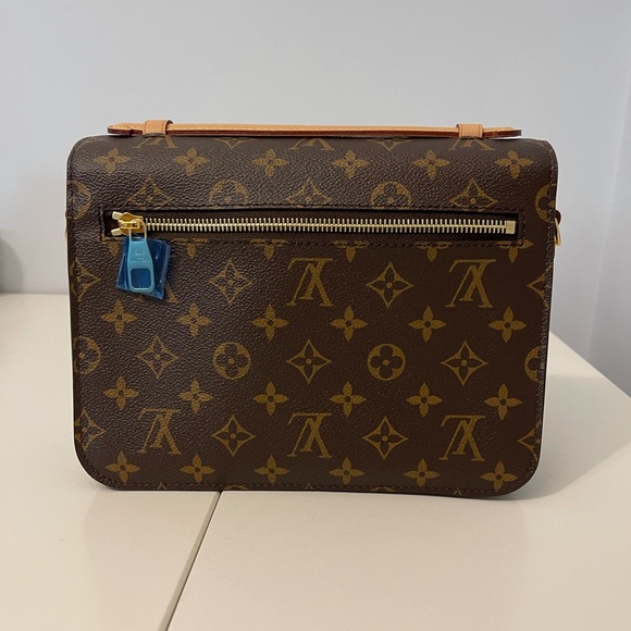 Louis Vuitton Pochette Metis - Picture 3 of 9